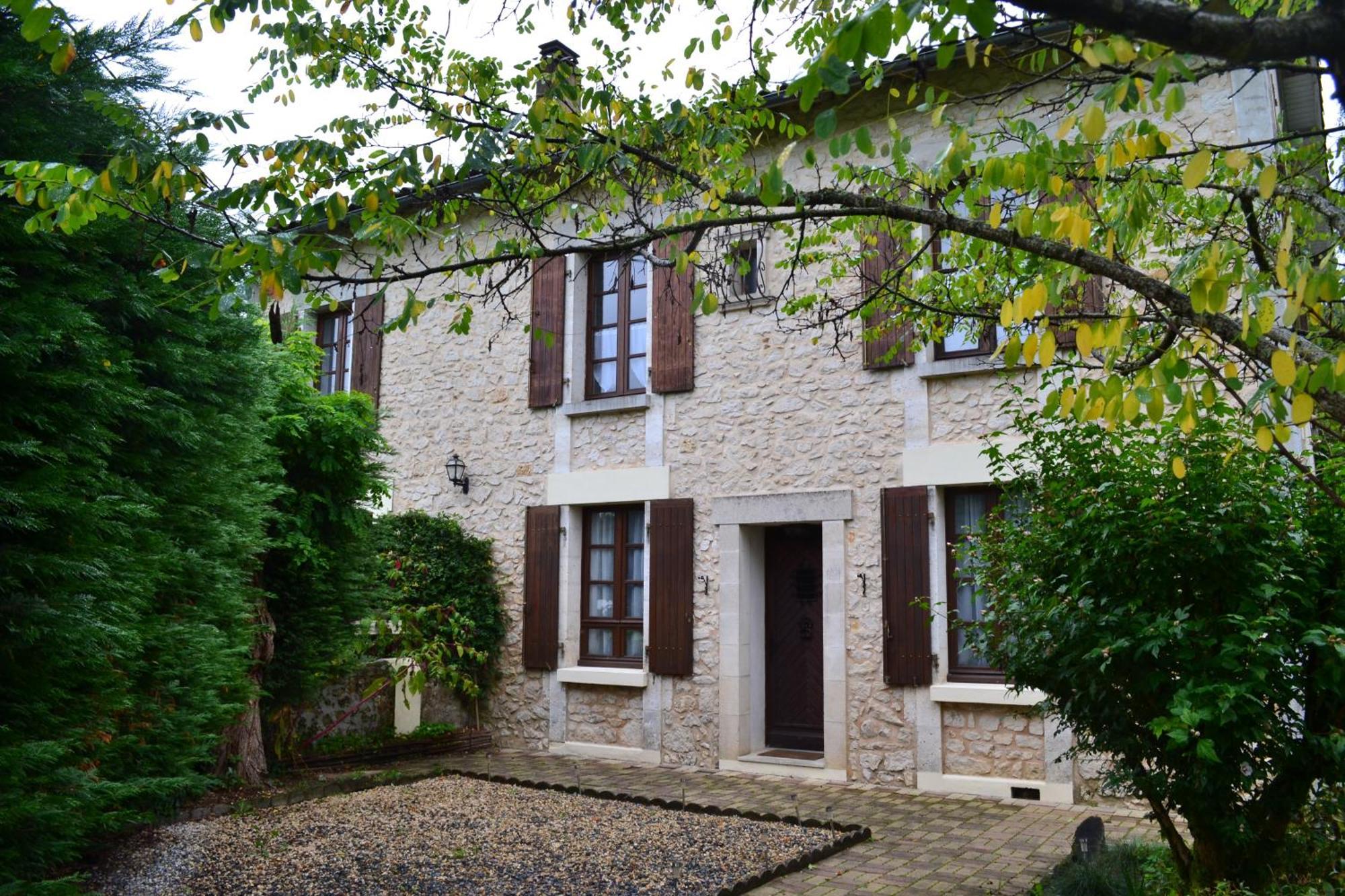 Les Bruyeres B&B Montbron Ngoại thất bức ảnh